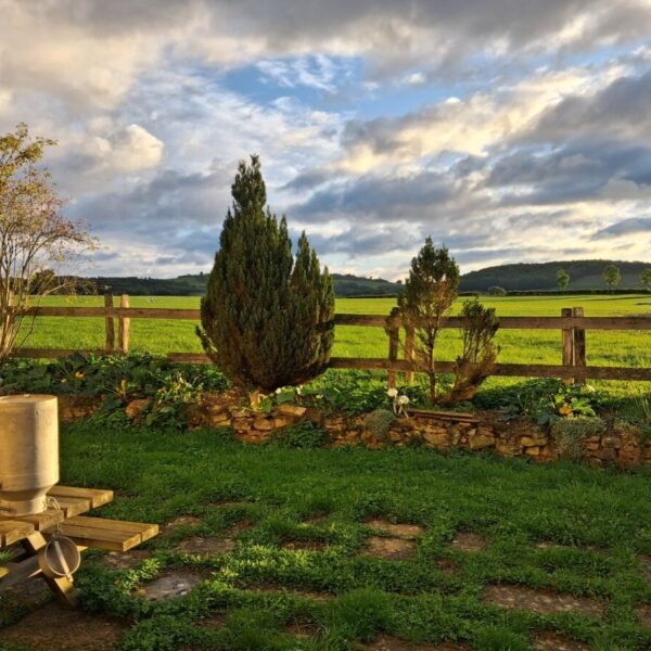 Vue sur la campagne depuis La Maison du Canal à Clamerey en Côte d'Or en Bourgogne