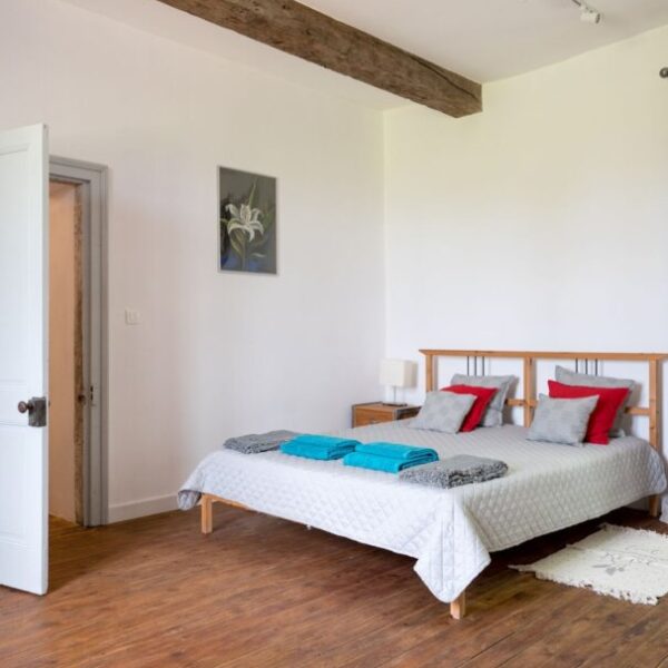 Chambre double de la Maison des Artistes près de Bergerac en Dordogne dans le Sud de la France