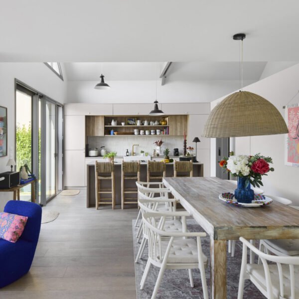 Salon lumineux de la Villa 2 L'Ile by Les Villas Majolie dans le Finistère en Bretagne