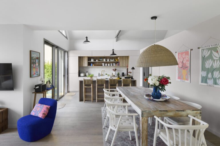 Salon lumineux de la Villa 2 L'Ile by Les Villas Majolie dans le Finistère en Bretagne