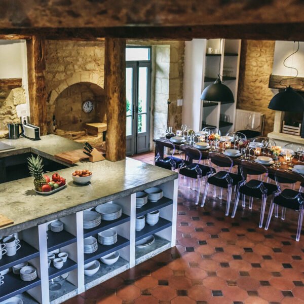 Grande Salle à manger dans Le Mas en Dordogne en Nouvelle Aquitaine dans le Sud de la France