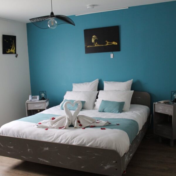 Chambre double du Gîte L’Échappée Romantique en Touraine proche de Tour et de Blois en Indre et Loire en région Centre Val de Loire