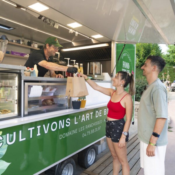 Vente de produits locaux au Camping Domaine des Ranchisses en Ardèche près de Vallon Pont d'Arc dans le Sud de la France