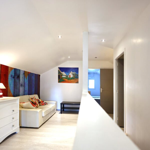 Espace cosy avec TV et jeux pour enfants - La Villa Chrysalide à Berrias-et-Casteljau en Ardèche