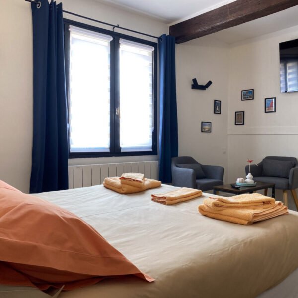 Lit du gîte pour 2 personnes de plain pied - La Fermette du Marais à Rue, dans la Somme