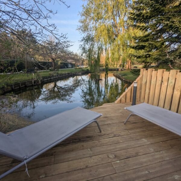 Étang accessible aux chiens, idéal pour se détendre en pleine nature - Gîtes La Fermette du Marais à Rue, dans la Somme