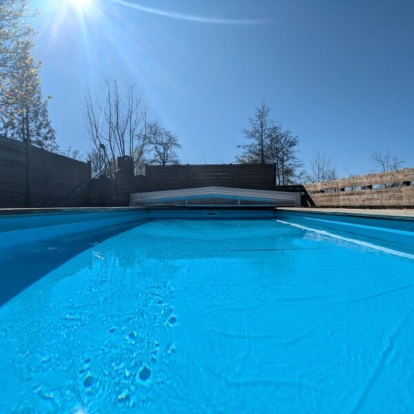 Piscine chauffée du 1er avril au 30 septembre au domaine La Fermette du Marais à Rue, dans la Somme
