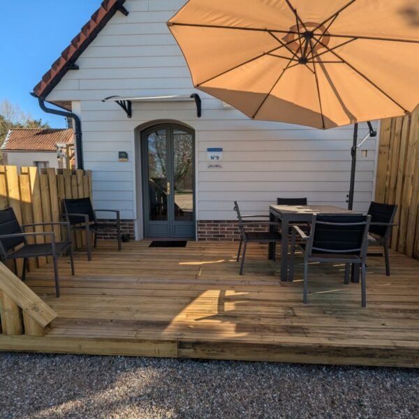 Terrasse du gîte Valloires - La Fermette du Marais à Rue, dans la Somme