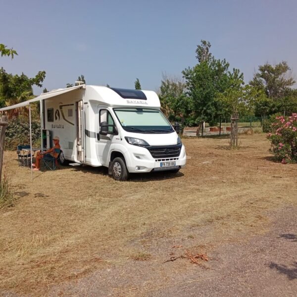 Aire pour caravanes et camping-car au campingSeasonova Ensoya à Sigean - Aude - Occitanie