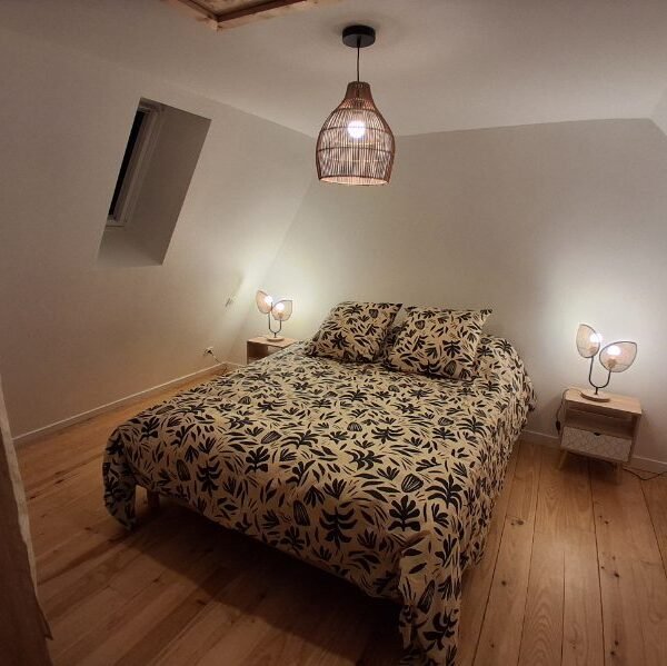 La Maison de Louis - chambre avec lit double