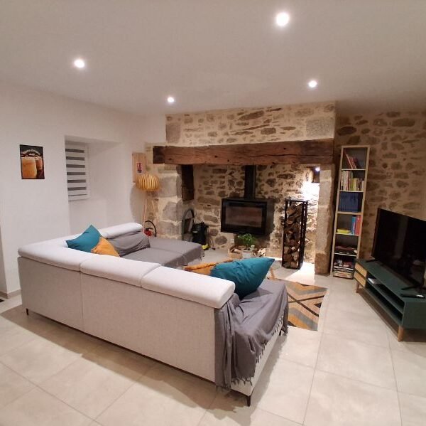 La Maison de Louis - gîte avec poêle dans le Cantal