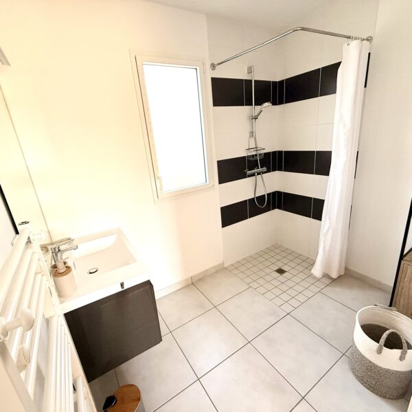 Salle de bain du Gîte l' Évasion Sablée à Grivaud en Vendée