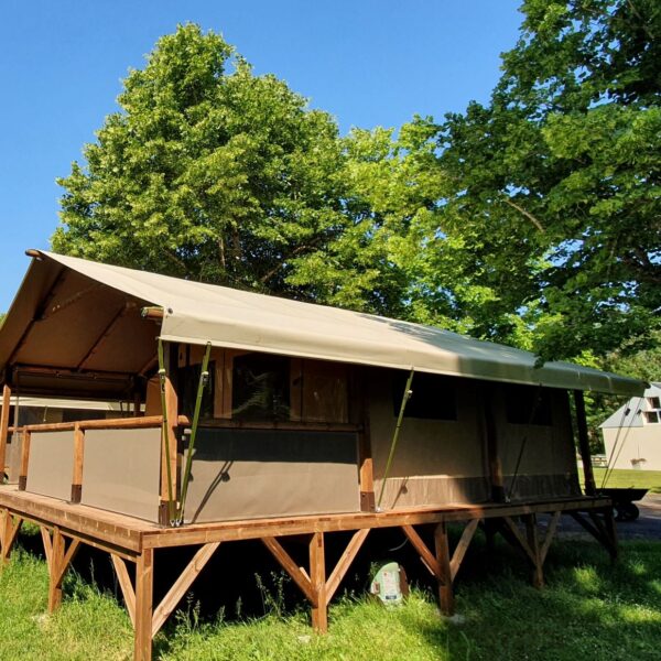 Grande tente insolite au Camping les Pâtis proche de Tours dans le Val de Loire