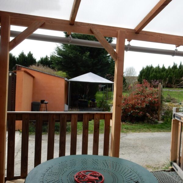 Terrasse du Gite Le Moulin des Myrtilles à Le-Grand-Bourg dans la Creuse