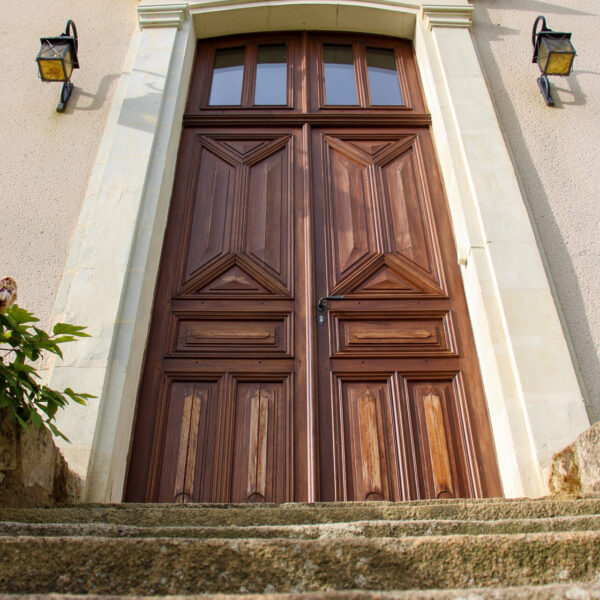 Porte d'entrée du Domaine le Bas Chitray à Ménil en Mayenne