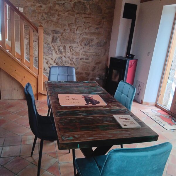Salle à manger du Gite La Tanière de l'Alchimiste à Sécheras en Ardèche