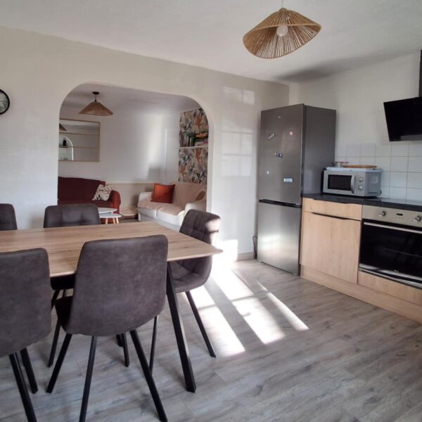 Salle de séjour du Gîte le Chalet de Carrou à Coulx dans le Lot-et-Garonne