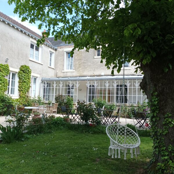 Jardin clos du Gîte Le Relais des Roses en Berry dans le Centre Val de Loire
