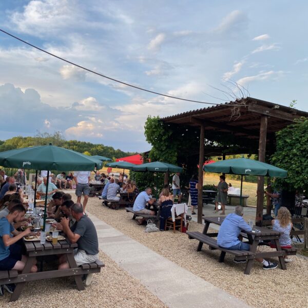 Restaurant du Camping Le Lieu à Saint-Jory-de-Chalais en Dordogne