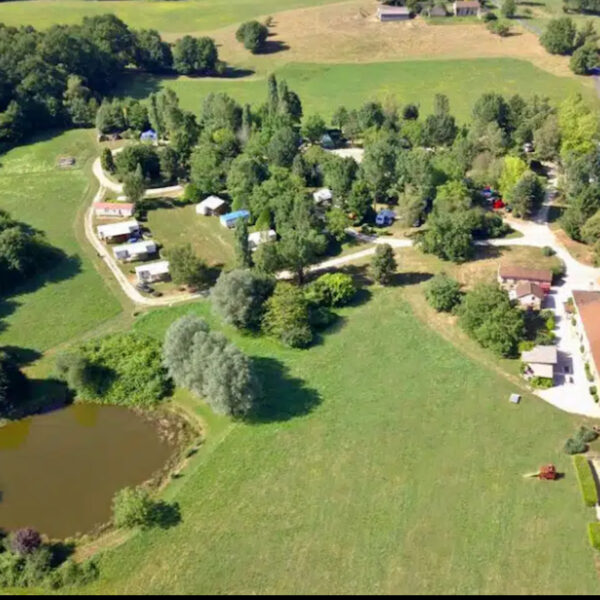 Vue aérienne du Camping Le Lieu à Saint-Jory-de-Chalais en Dordogne