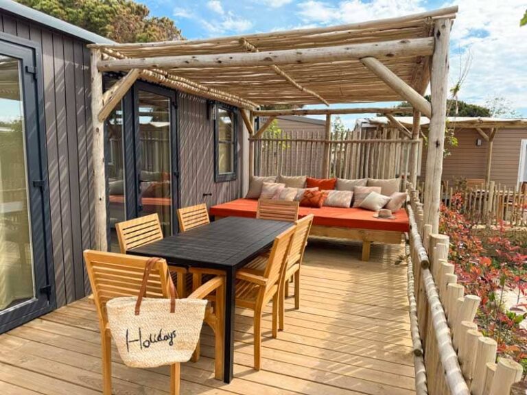 Terrasse de Mobile Home du Camping la Clape Village à Agde dans l'Hérault