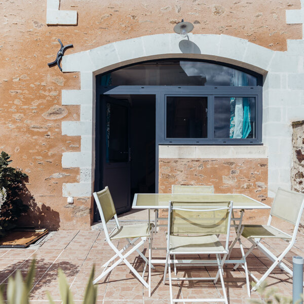 Terrasse du Domaine le Bas Chitray à Ménil en Mayenne