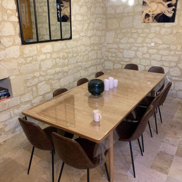 Salle à manger du Gîte Le Clos de la Rodaie à Saint-Nicolas-de-Bourgeuil en Indre-et-Loire