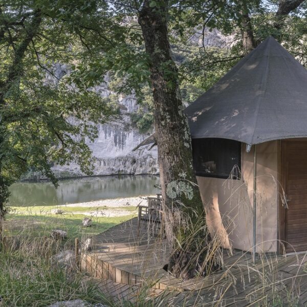 Lodges l'Hôtel Prehistoric Lodge à Vallon-Pont-d'Arc en Ardèche