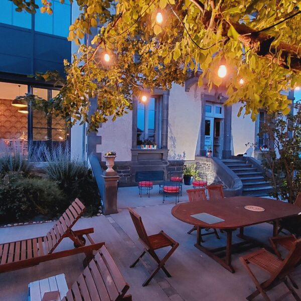 Terrasse La Belle Epoque à Cournon-d'Auvergne dans le Puy-de-Dôme