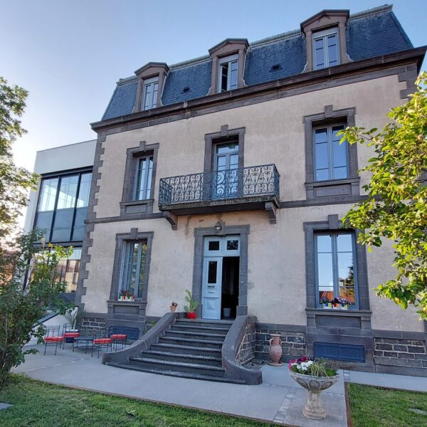 Extérieur de La Belle Epoque à Cournon-d'Auvergne dans le Puy-de-Dôme